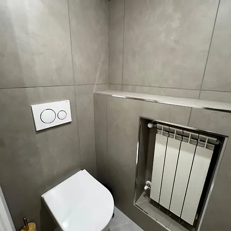 The Retreat - 2bdr Colosseum Monti District * רומא